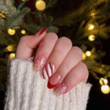 Winter Press on Nails Short Almond Christmas Snowflake Design,YIHONGYAN Fake Nails Press ons Red French Nails Tips Acrylic Kit Glue on Nails Full Cover False Nails Stick on Nails for Women 24 Pcs